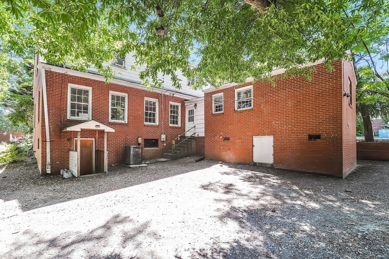 Greensboro House: 412 S Josephine Boyd St