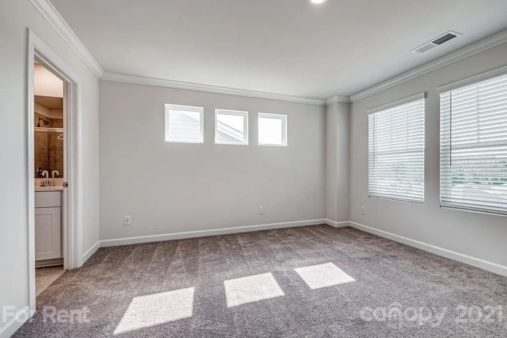 Charlotte House: 2022 Tears Ln