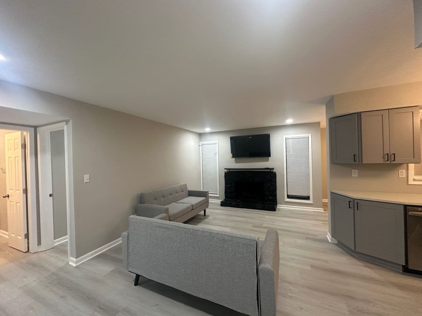 Atlanta House: 9400 Roberts Dr