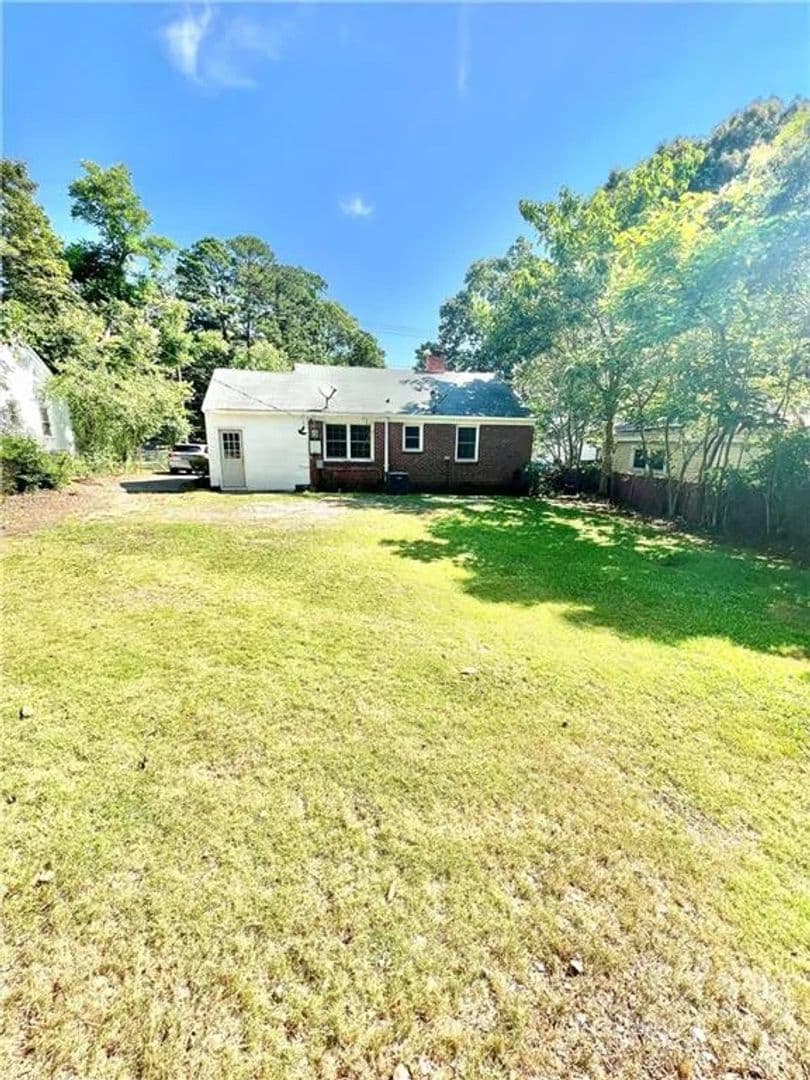 Charlotte House: 1425 Remount Rd