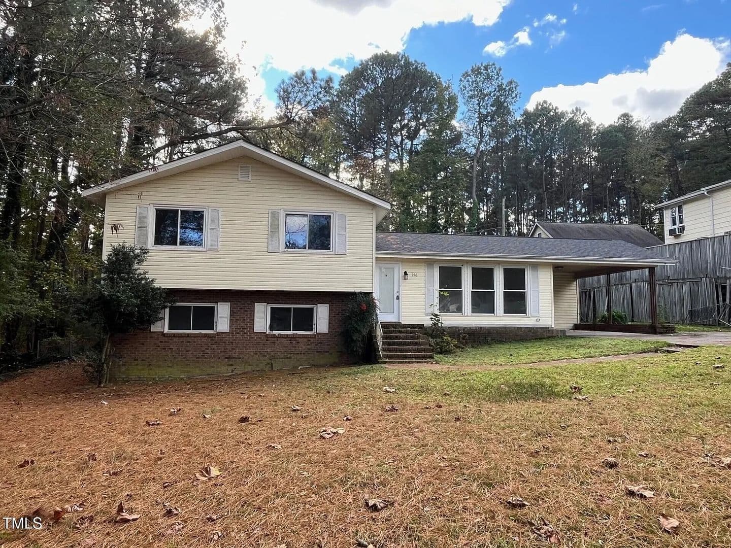 Durham House: 916 Forge Rd