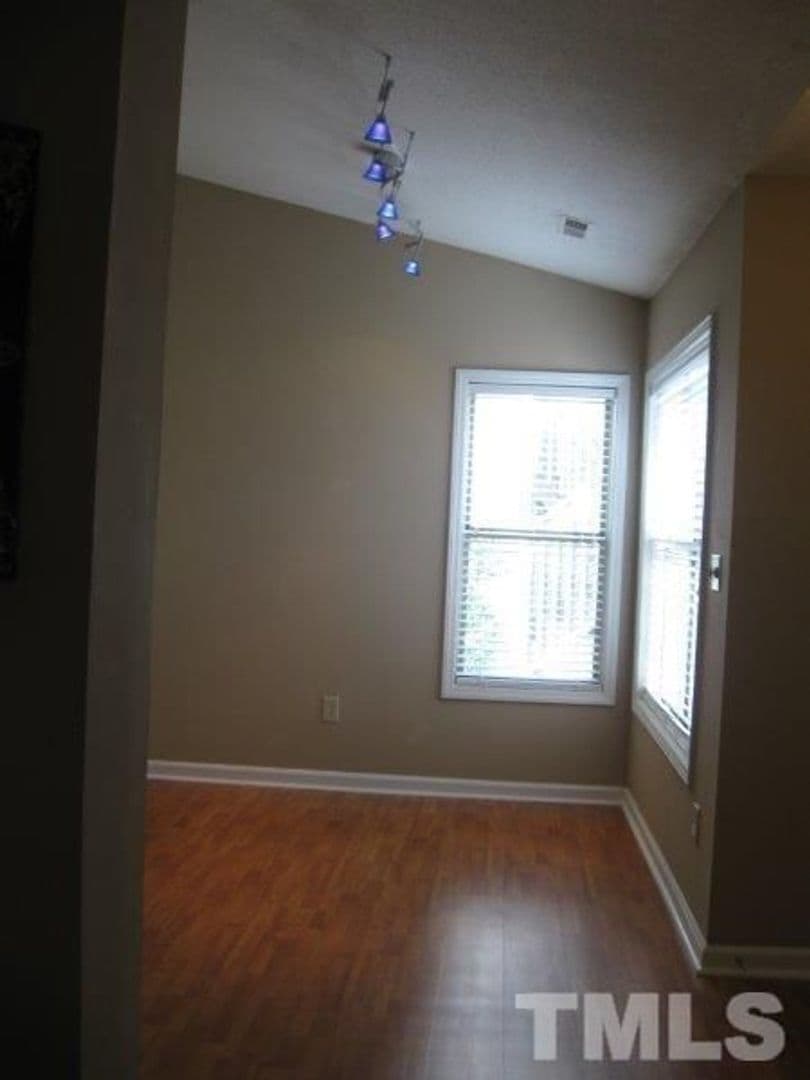 Raleigh House: 6111 Sunpointe Dr