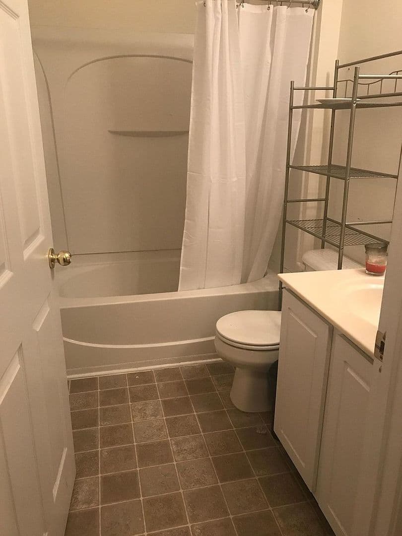 Raleigh House: 3011 #106 Barrymore St