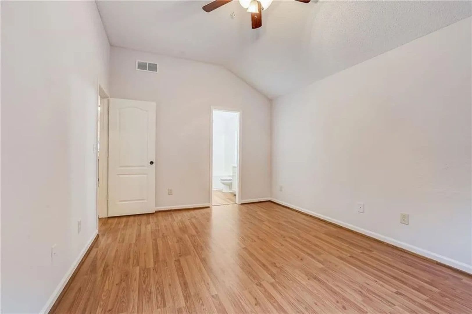 Union City House: 3865 Cypress Pointe Dr