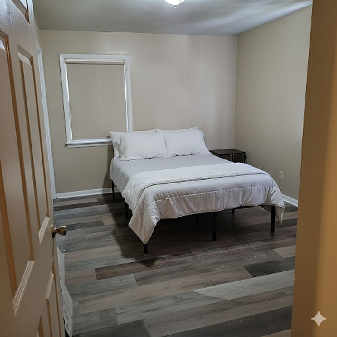 Charlotte House: 2321 Longleaf Dr