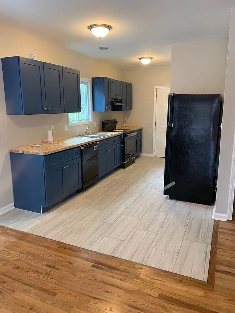 Atlanta House: 956 Mayson Turner Rd NW