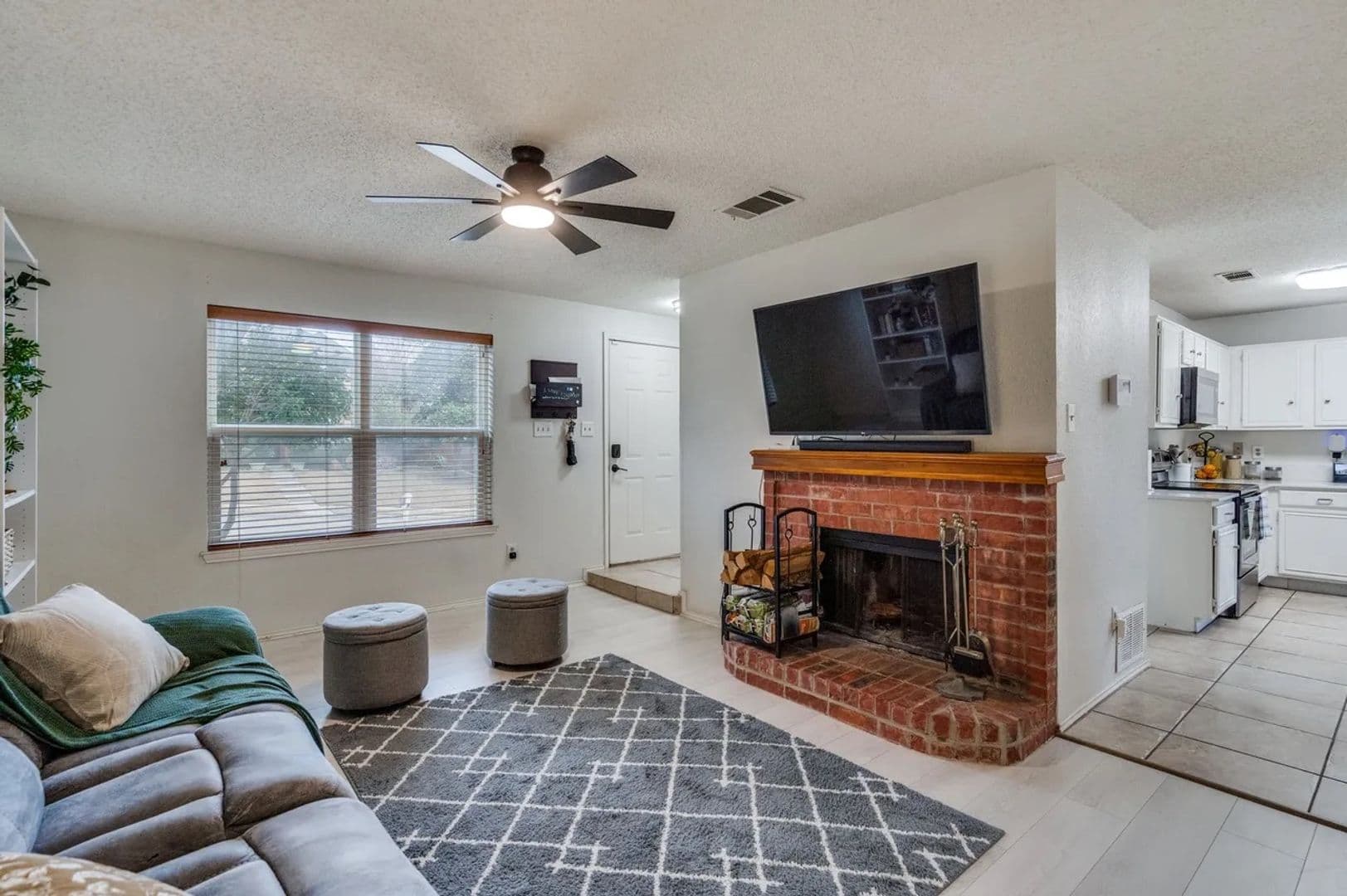 McKinney House: 606 Bandera St