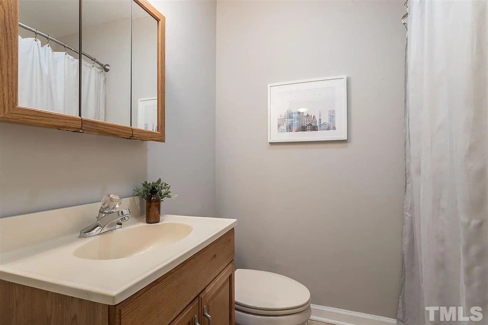Raleigh House: 2923 Okelly St