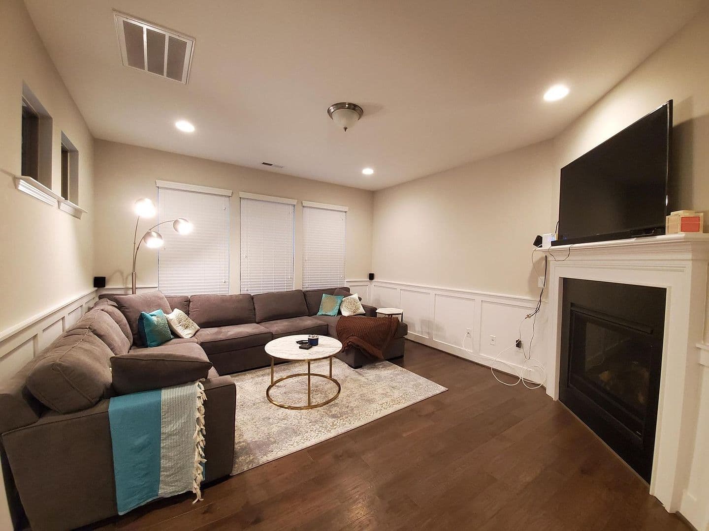 Durham House: 1013 Metropolitan Dr