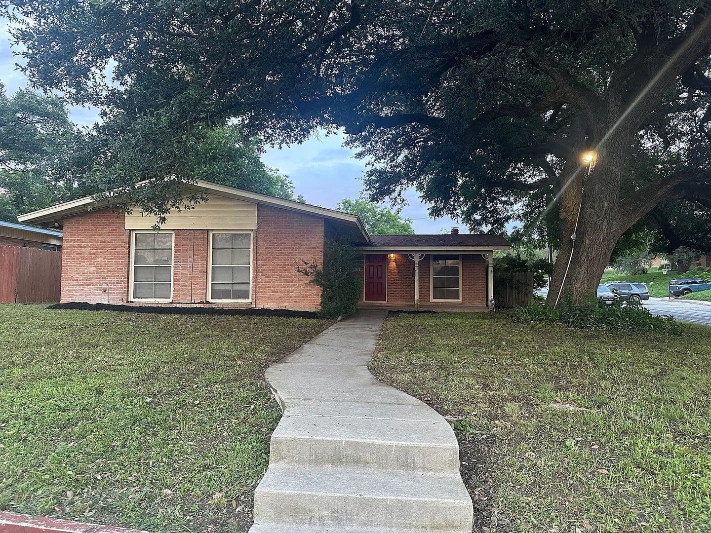 San Antonio House: 1203 Arroya Vista Dr