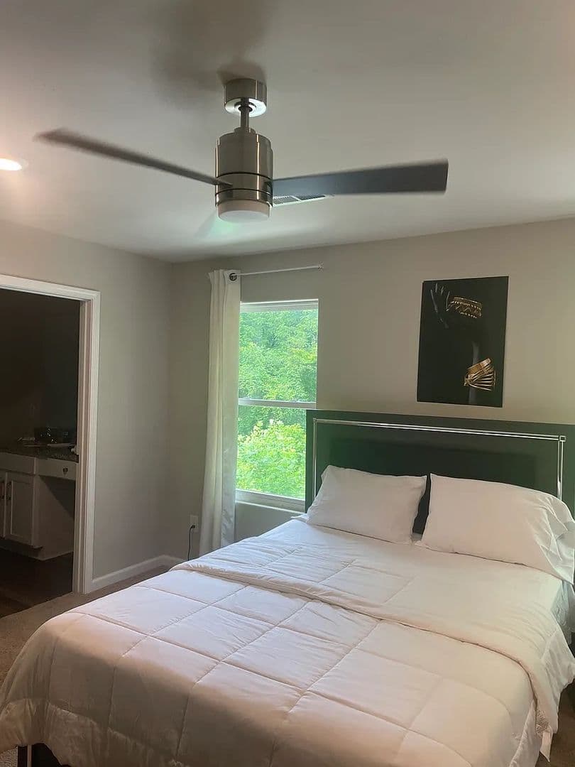 Winston-Salem House: 4129 Meredith Woods Ln