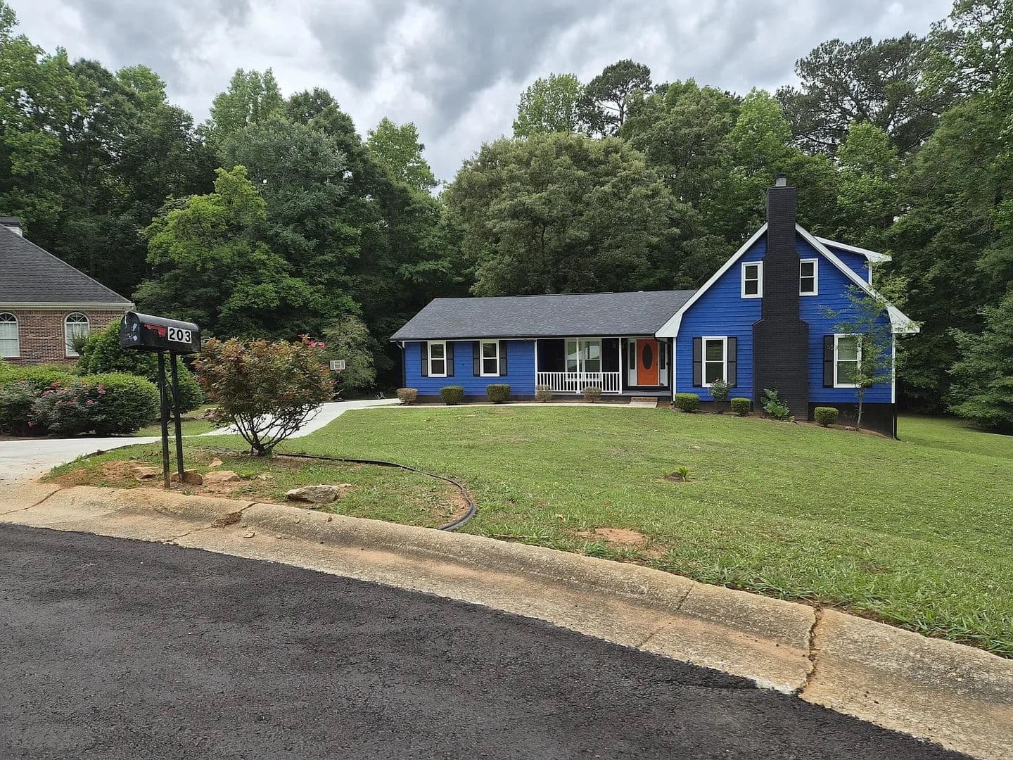Rex House: 203 Hayes Ln