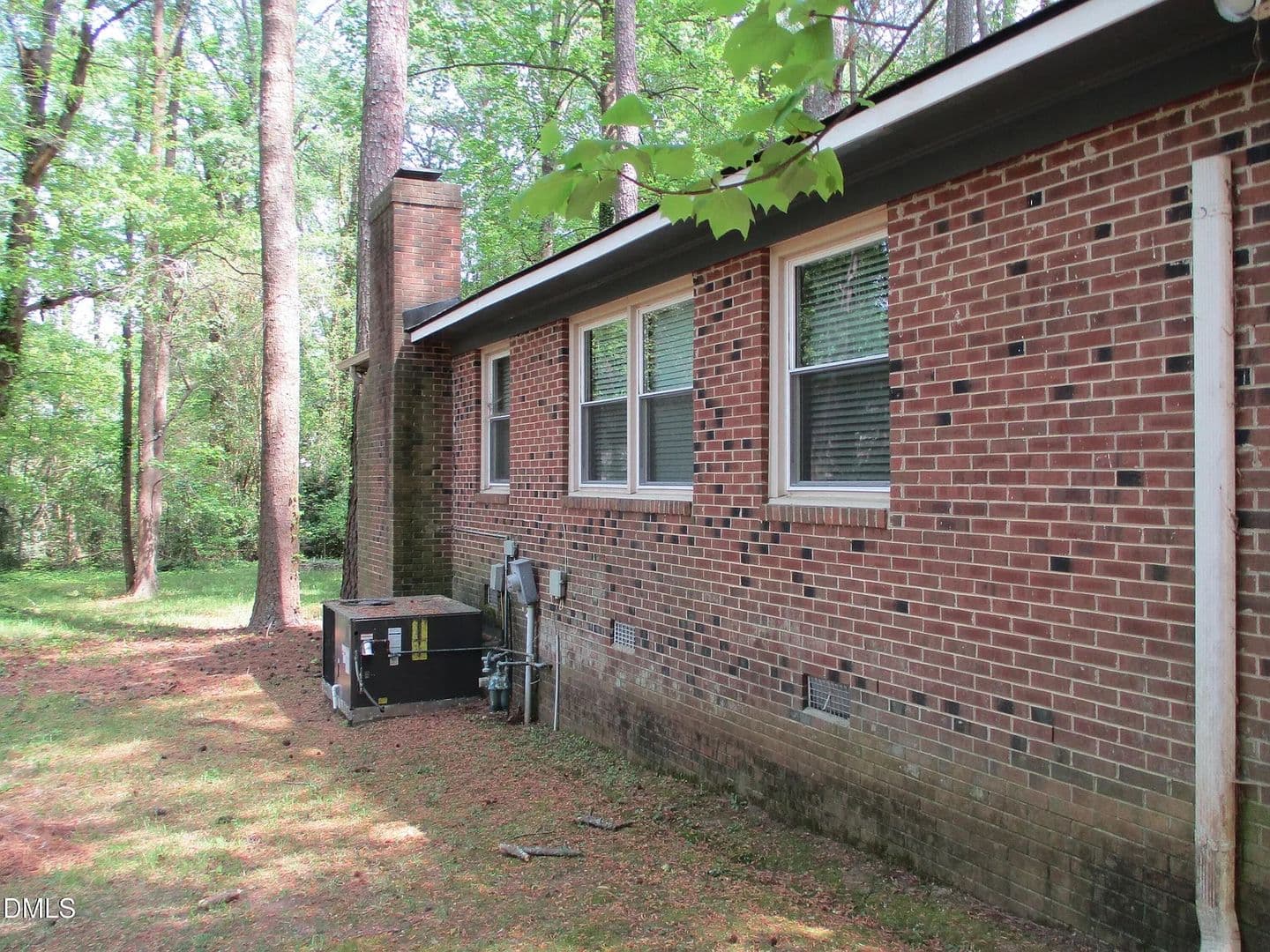 Raleigh House: 729 Ravel St