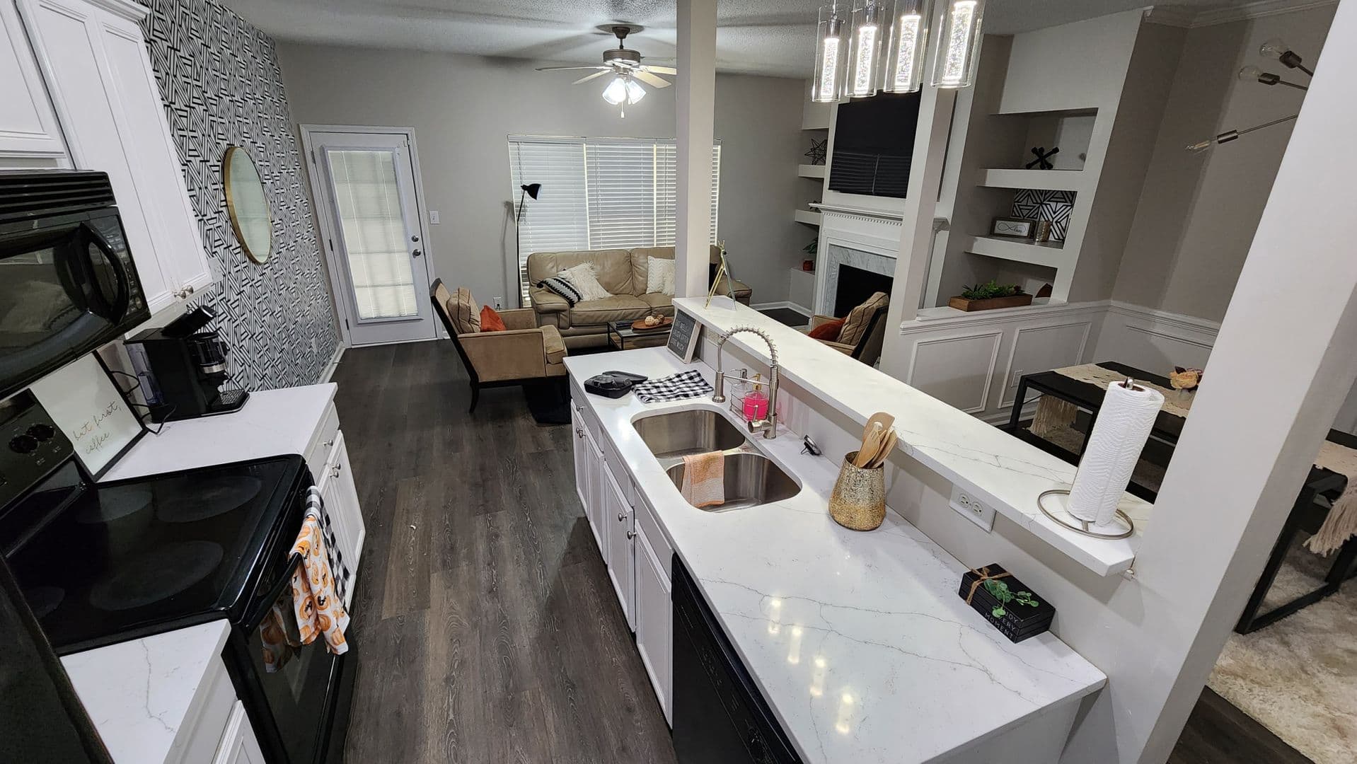 College Park House: 4850 W Park Cir