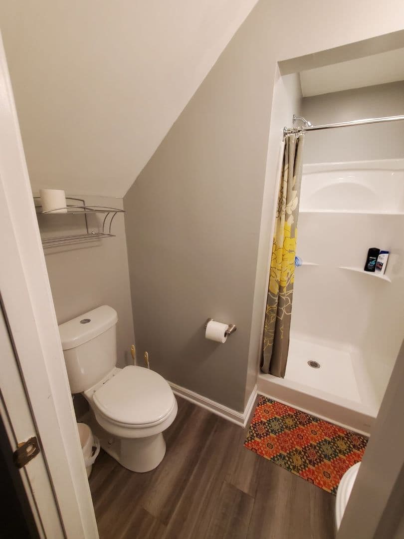 Charlotte House: 6516 Nevin Rd