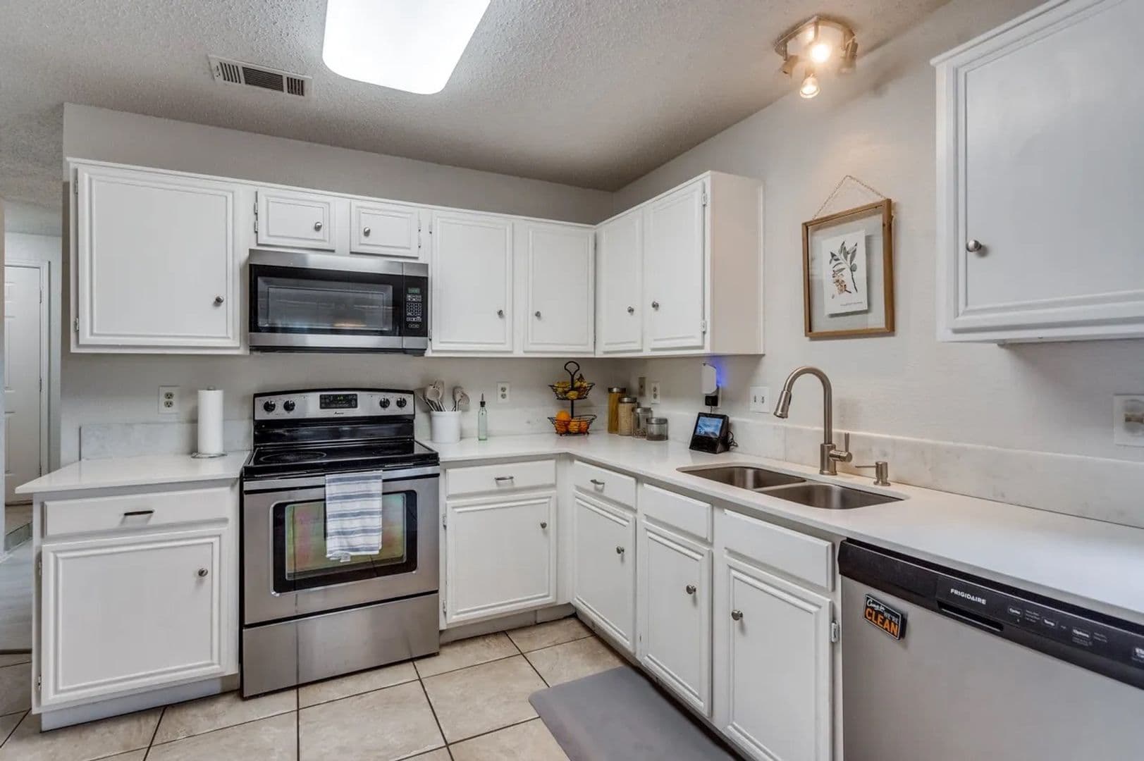 McKinney House: 606 Bandera St