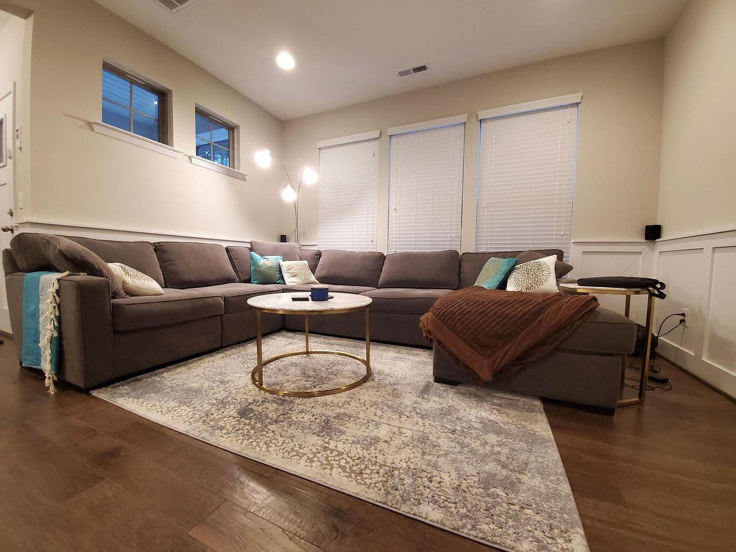 Durham House: 1013 Metropolitan Dr