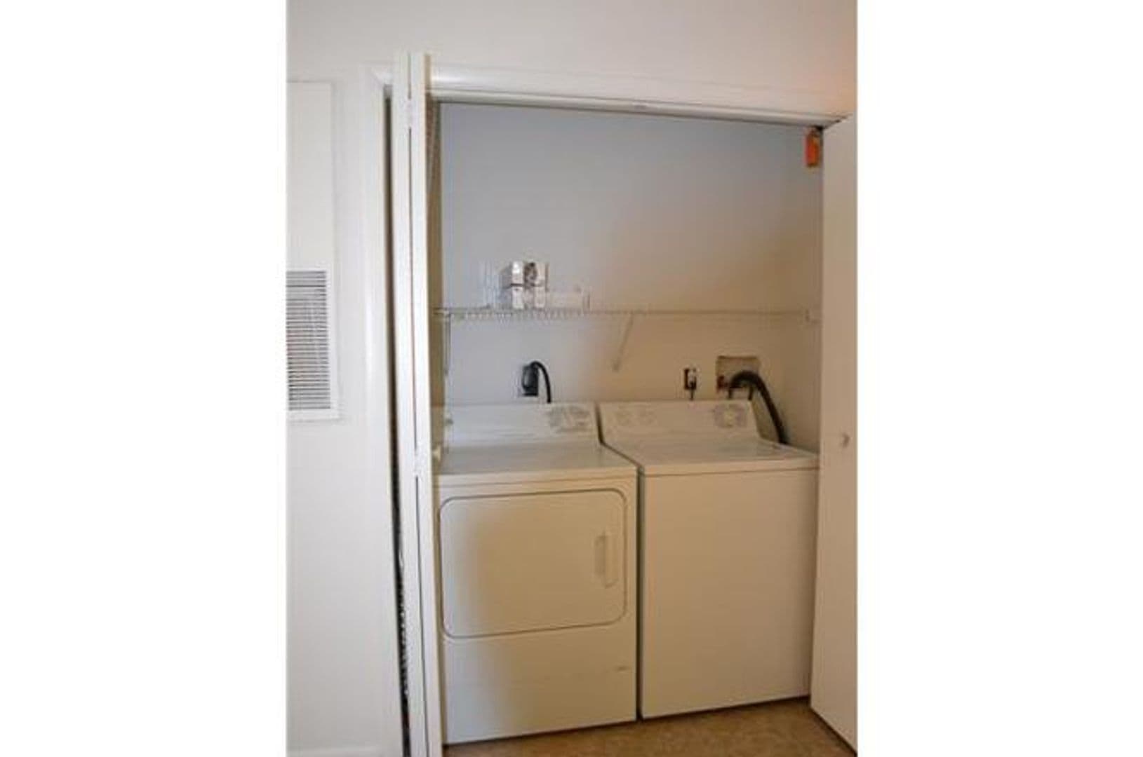Raleigh House: 1431 Collegiate Cir