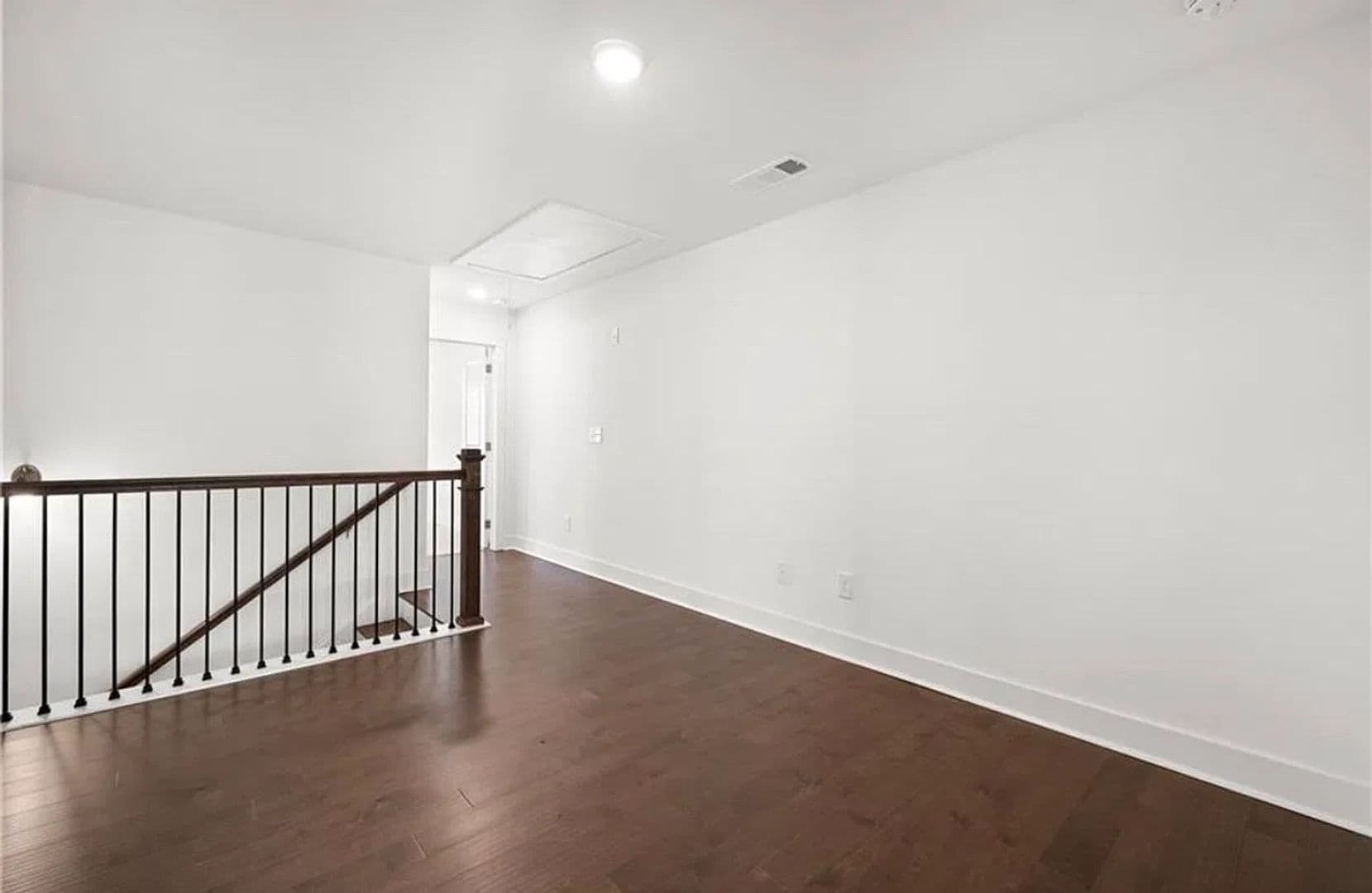 Auburn House: 246 Auburn Valley Wy