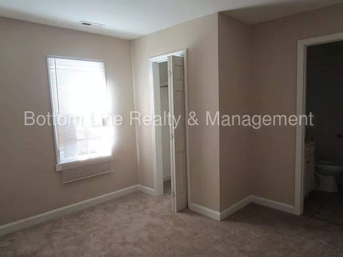 Charlotte House: 3912 Plainview Rd