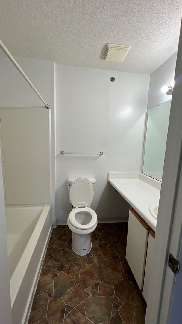 Raleigh House: 1411 Collegiate Cir