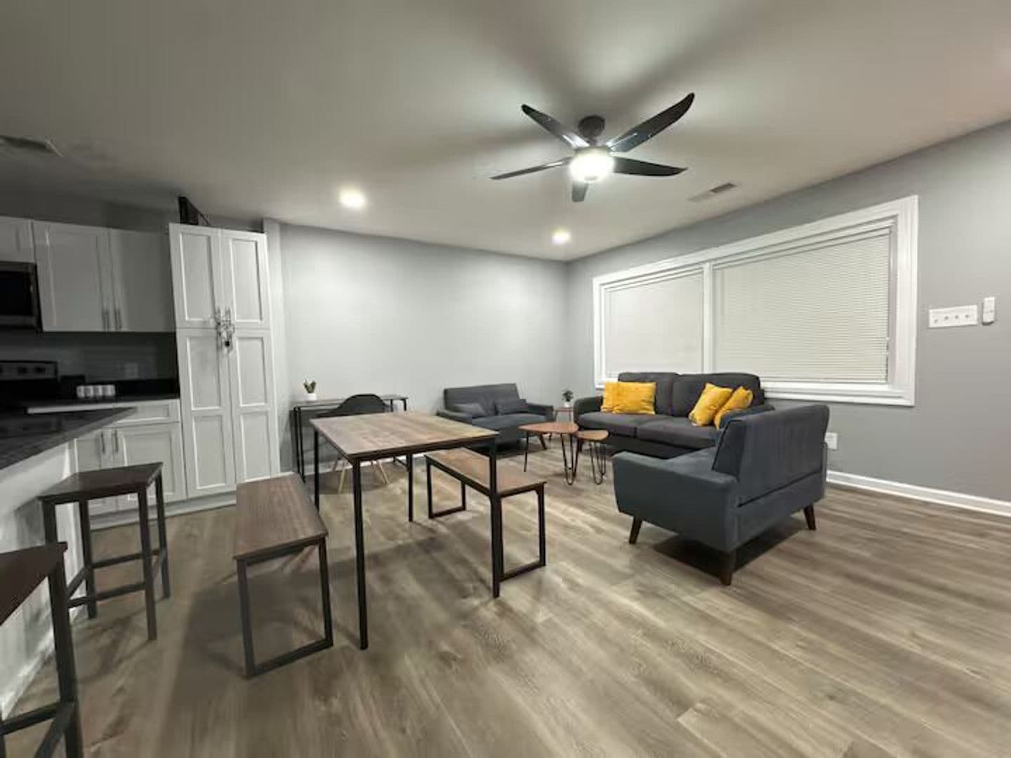 Riverdale House: 500 Denham St
