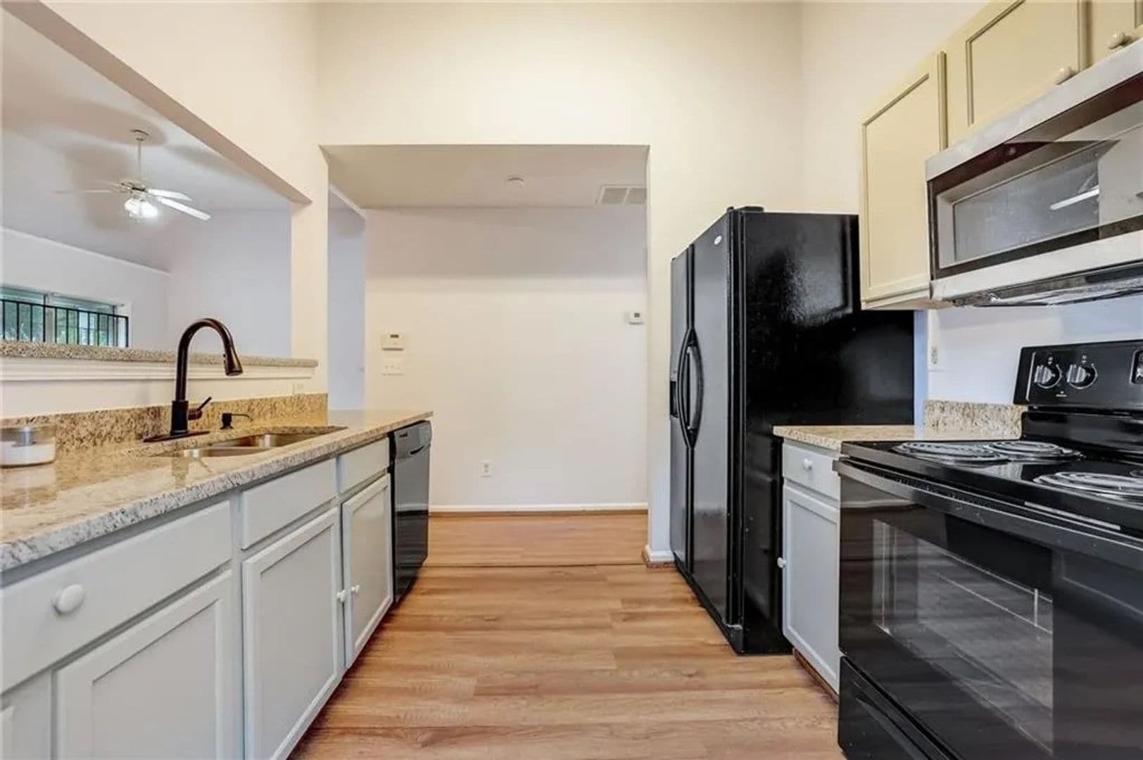 Union City House: 3865 Cypress Pointe Dr