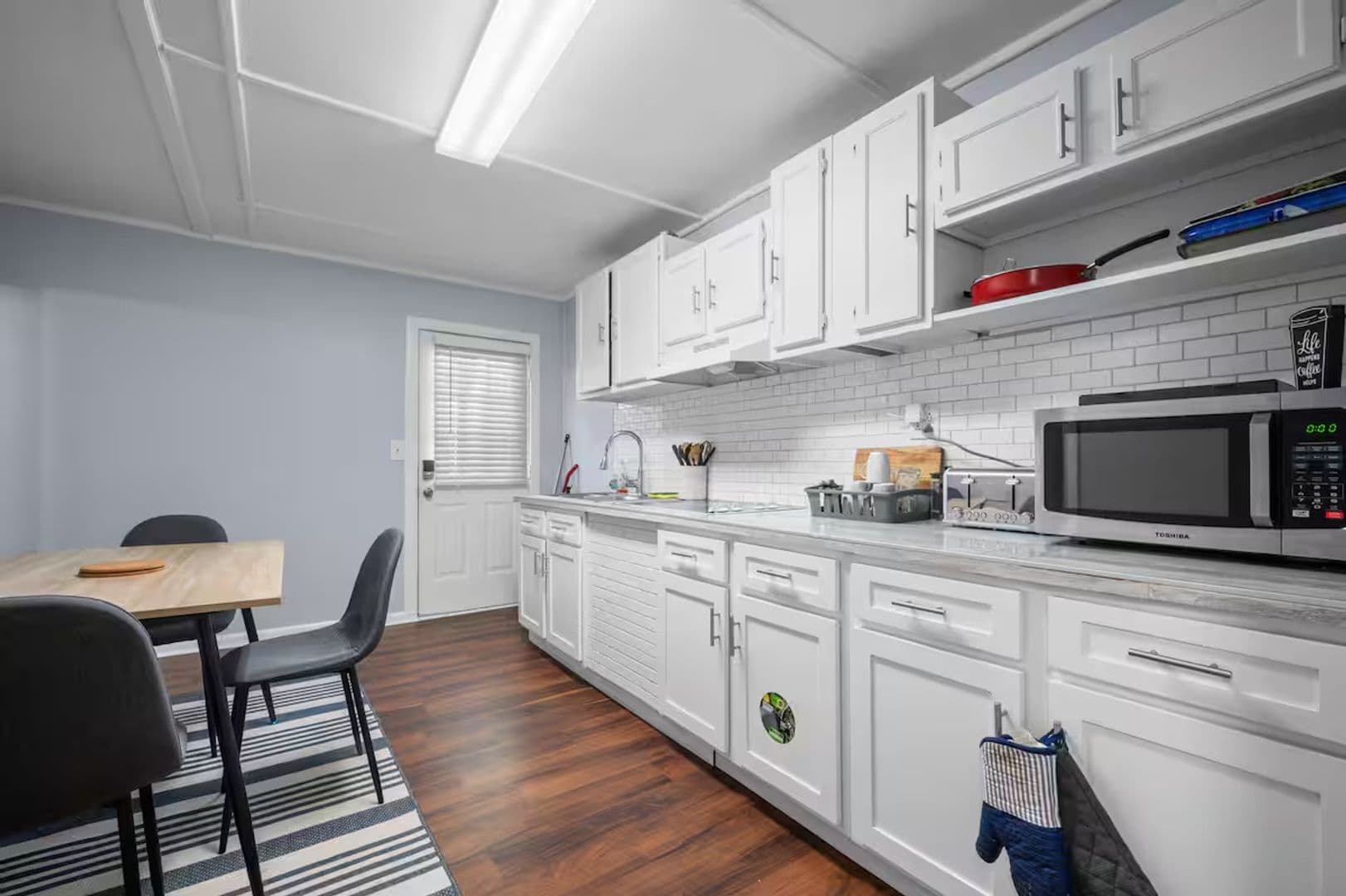 Lilburn House: 493 Greg Dr SW