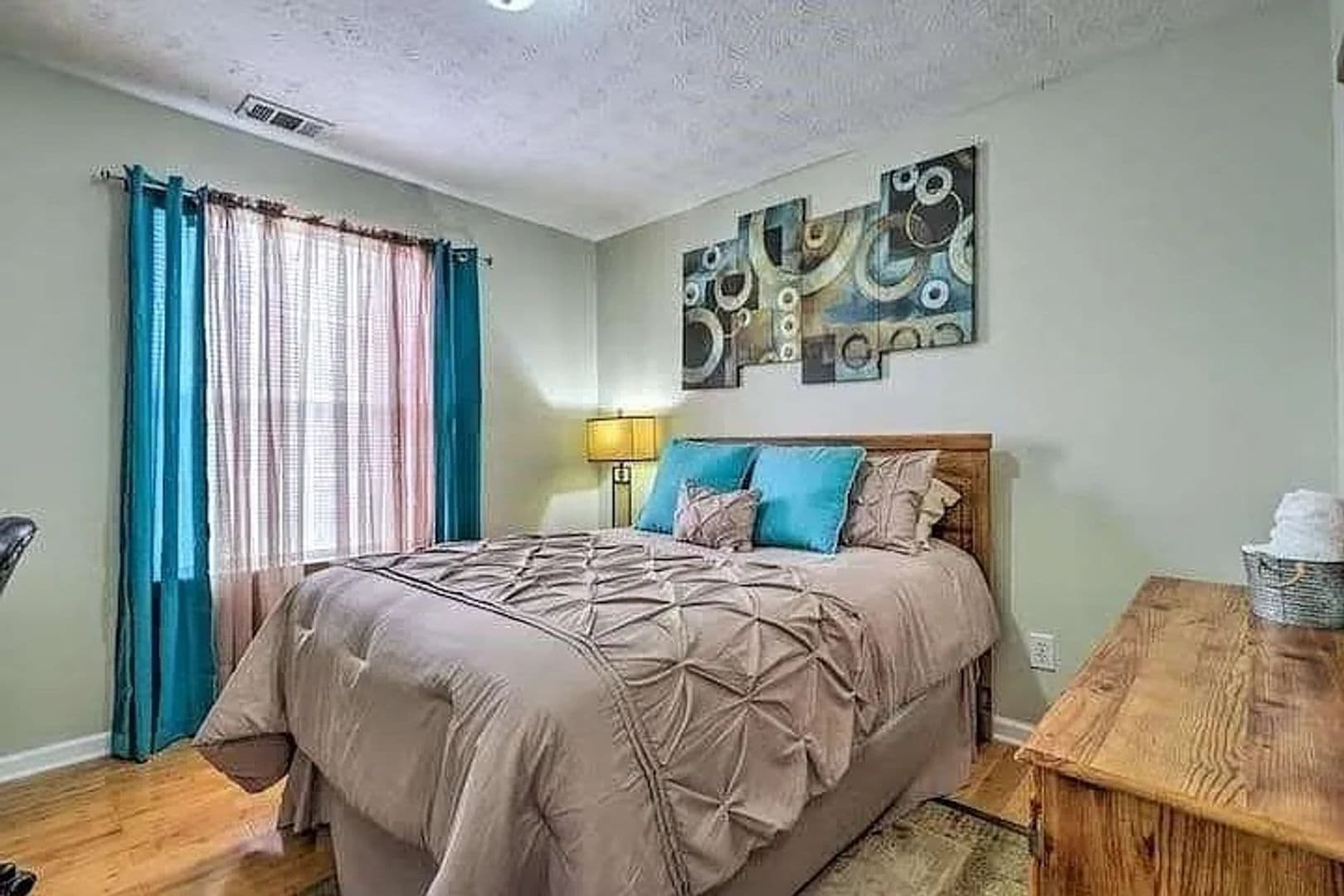 Hapeville House: 483 Oak Dr