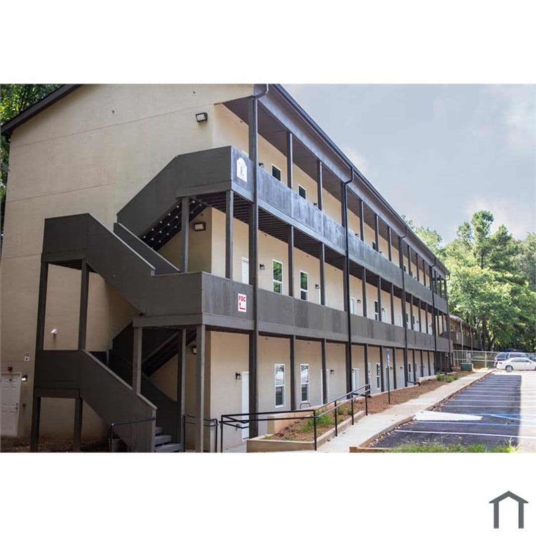Atlanta House: 1631 Stanton Rd SW