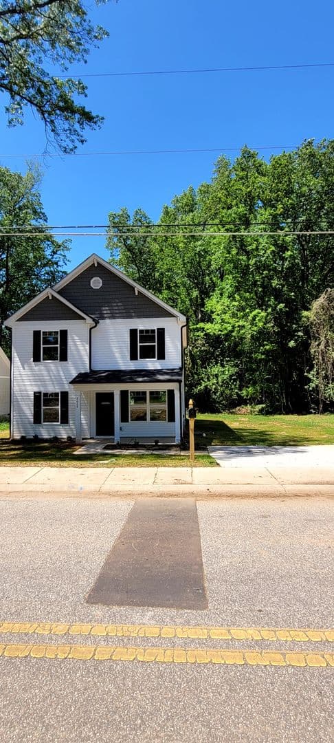 Charlotte House: 2628 Kenhill Dr