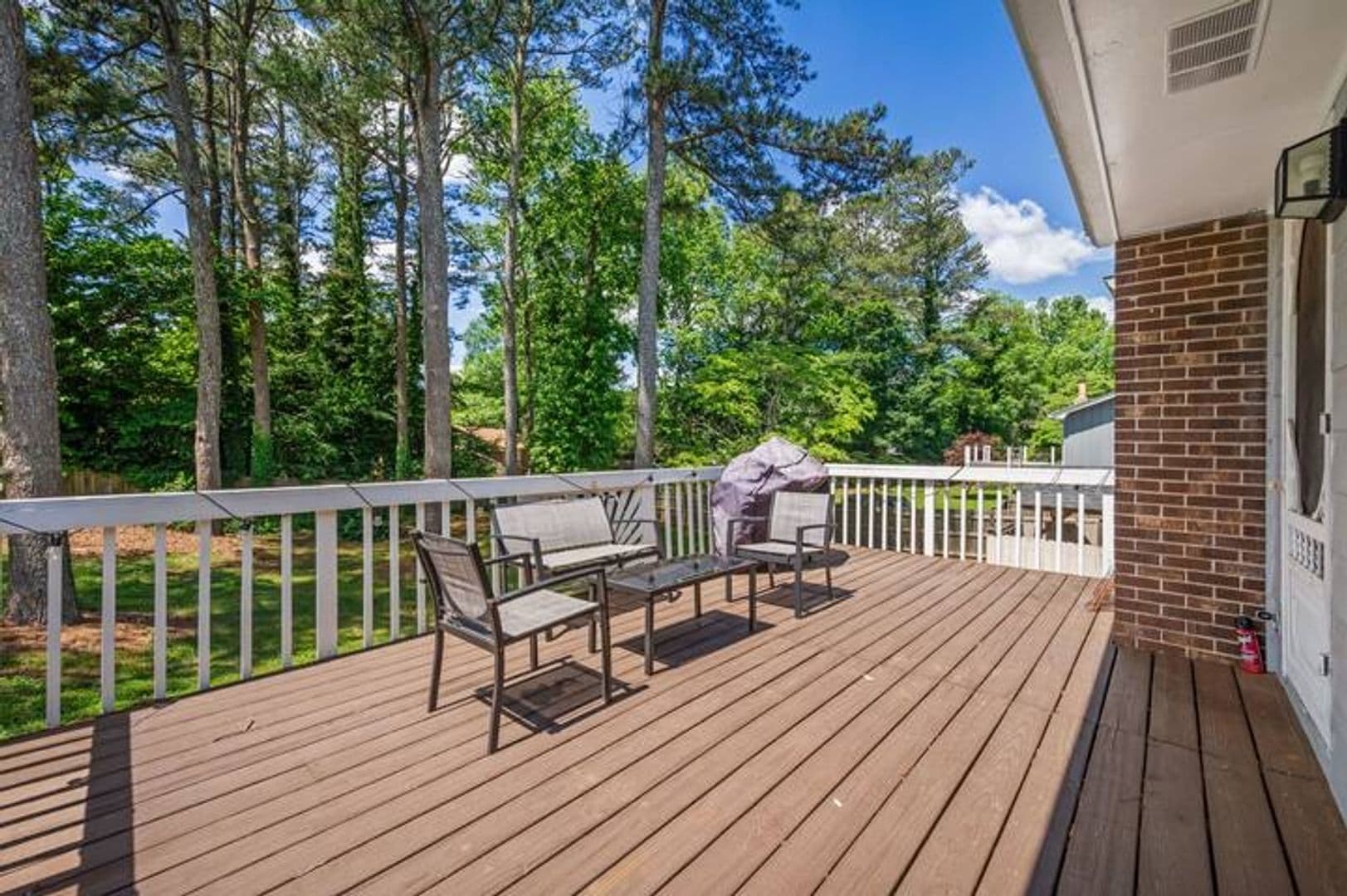 Lilburn House: 493 Greg Dr SW