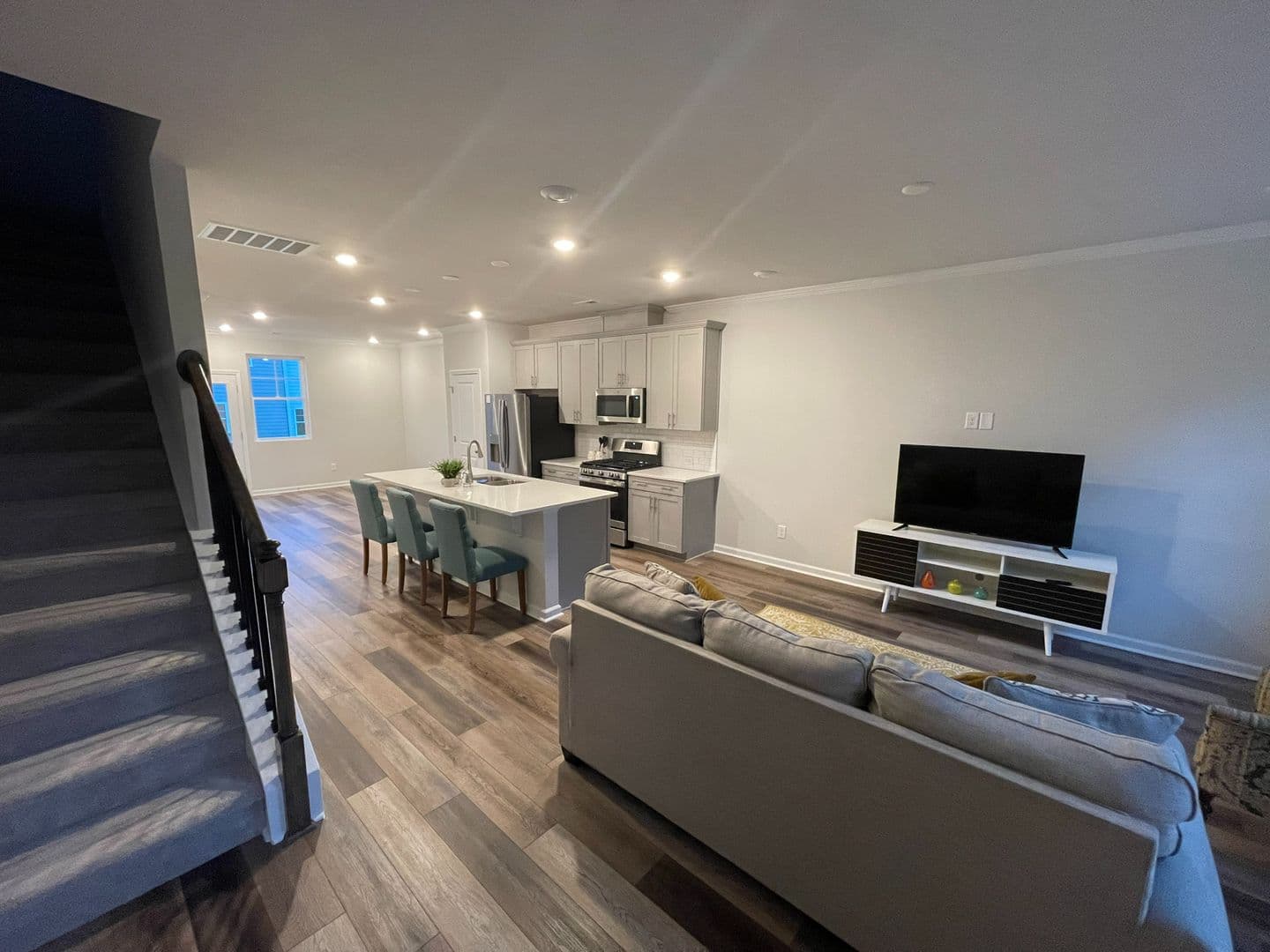 Raleigh House: 6408 Astor Elgin St
