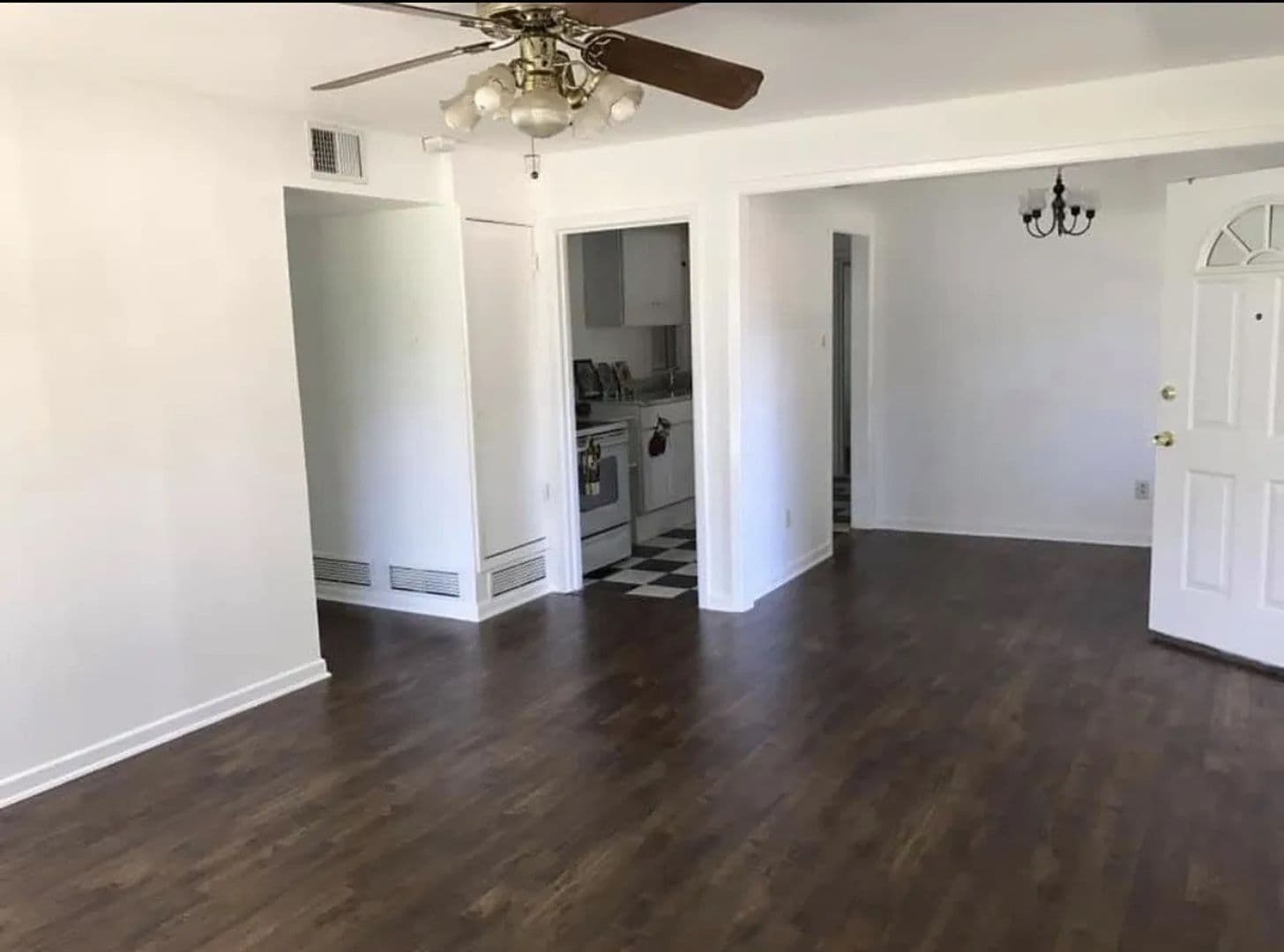 San Antonio House: 302 Nash Blvd