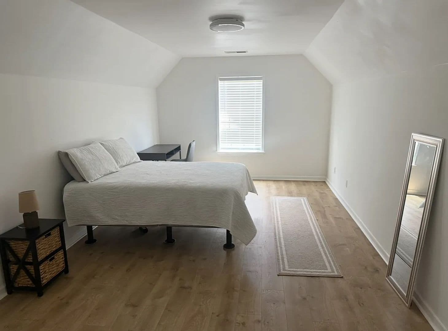 Kennesaw House: 3055 Kennesaw Dr