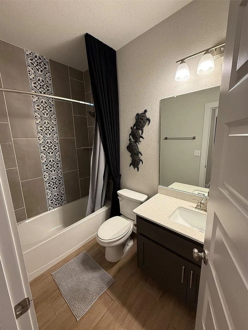 Leander House: 813 Craven Hill Ln
