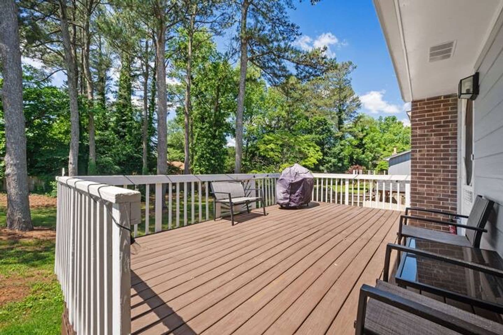 Lilburn House: 493 Greg Dr SW