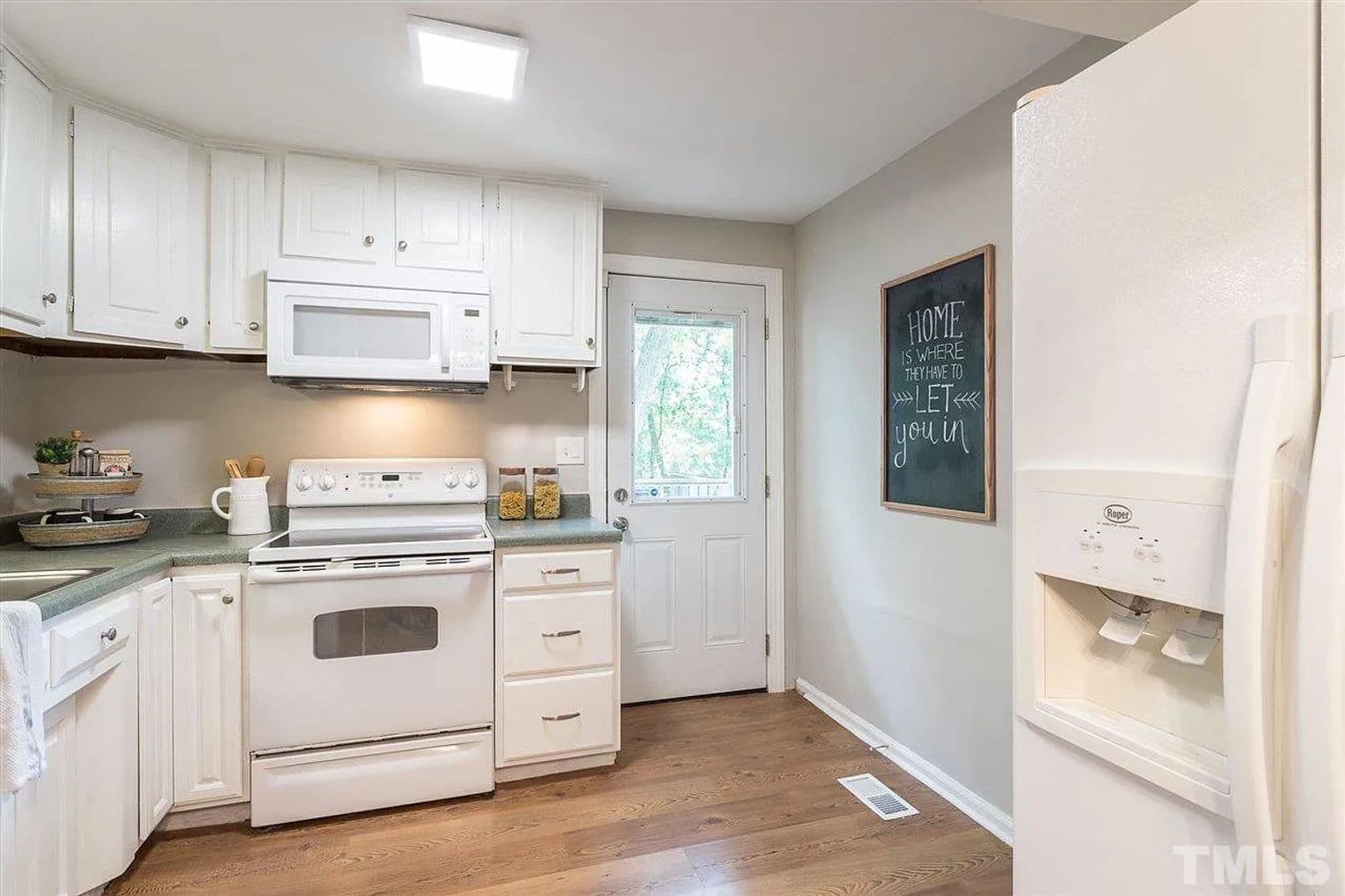 Raleigh House: 2923 Okelly St