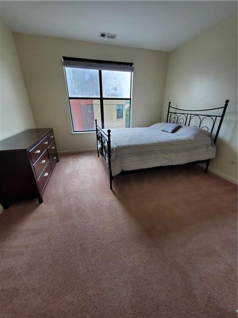 Atlanta House: 400 17th St NW