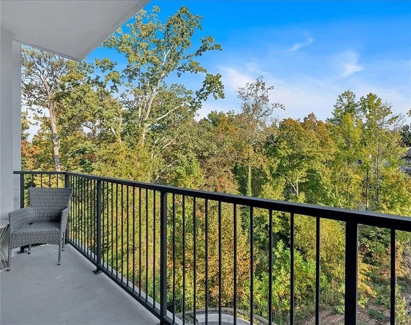 Atlanta House: 6890 Peachtree Dunwoody Rd NE