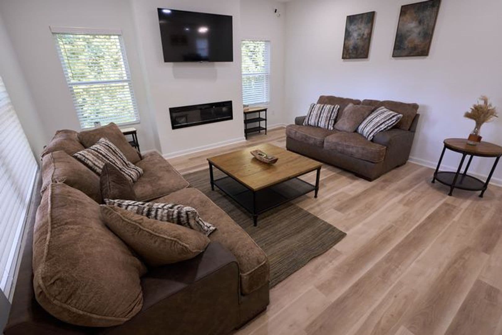 Decatur House: 3179 Alston Dr