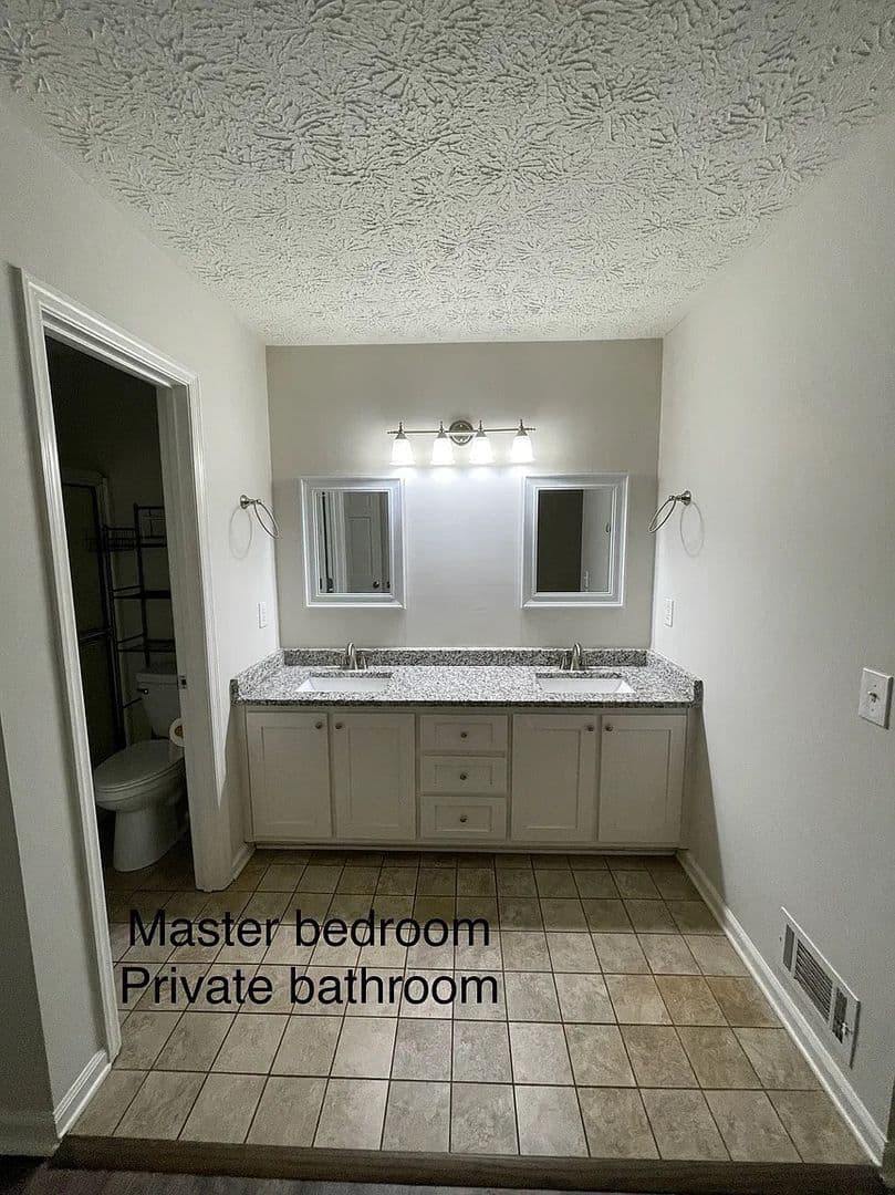 Kennesaw House: 3250 Stoney Acres Dr NW