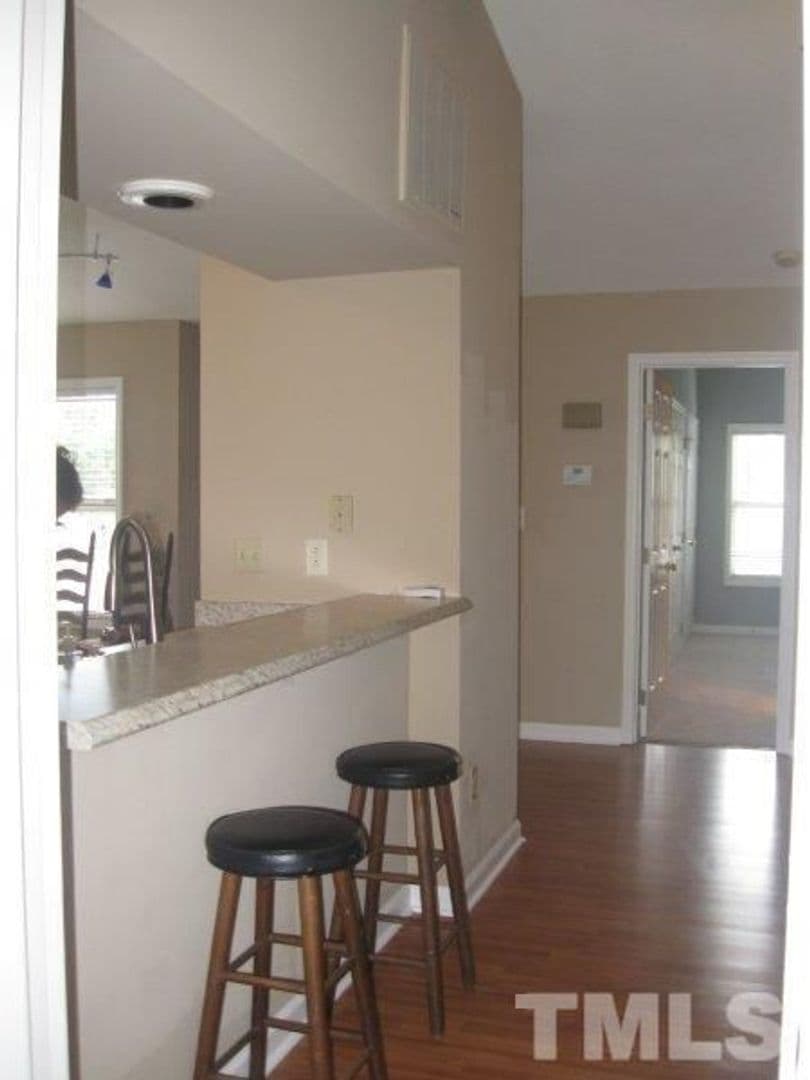 Raleigh House: 6111 Sunpointe Dr