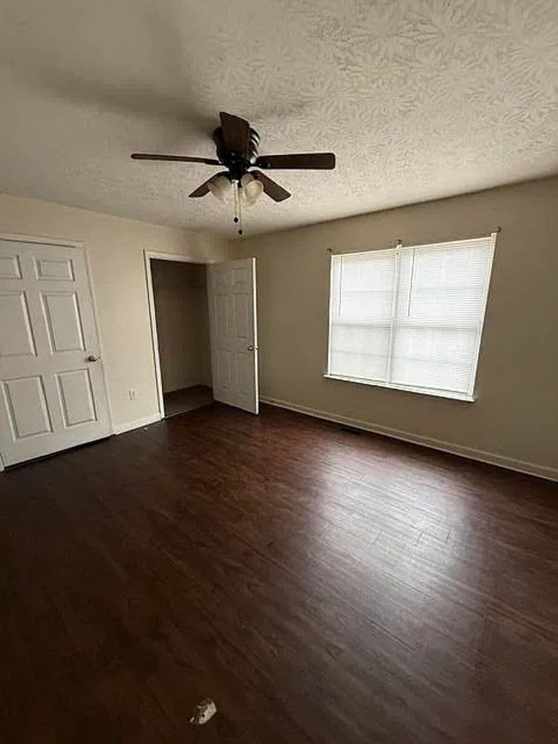 Cartersville House: 44 Pointe Place Dr