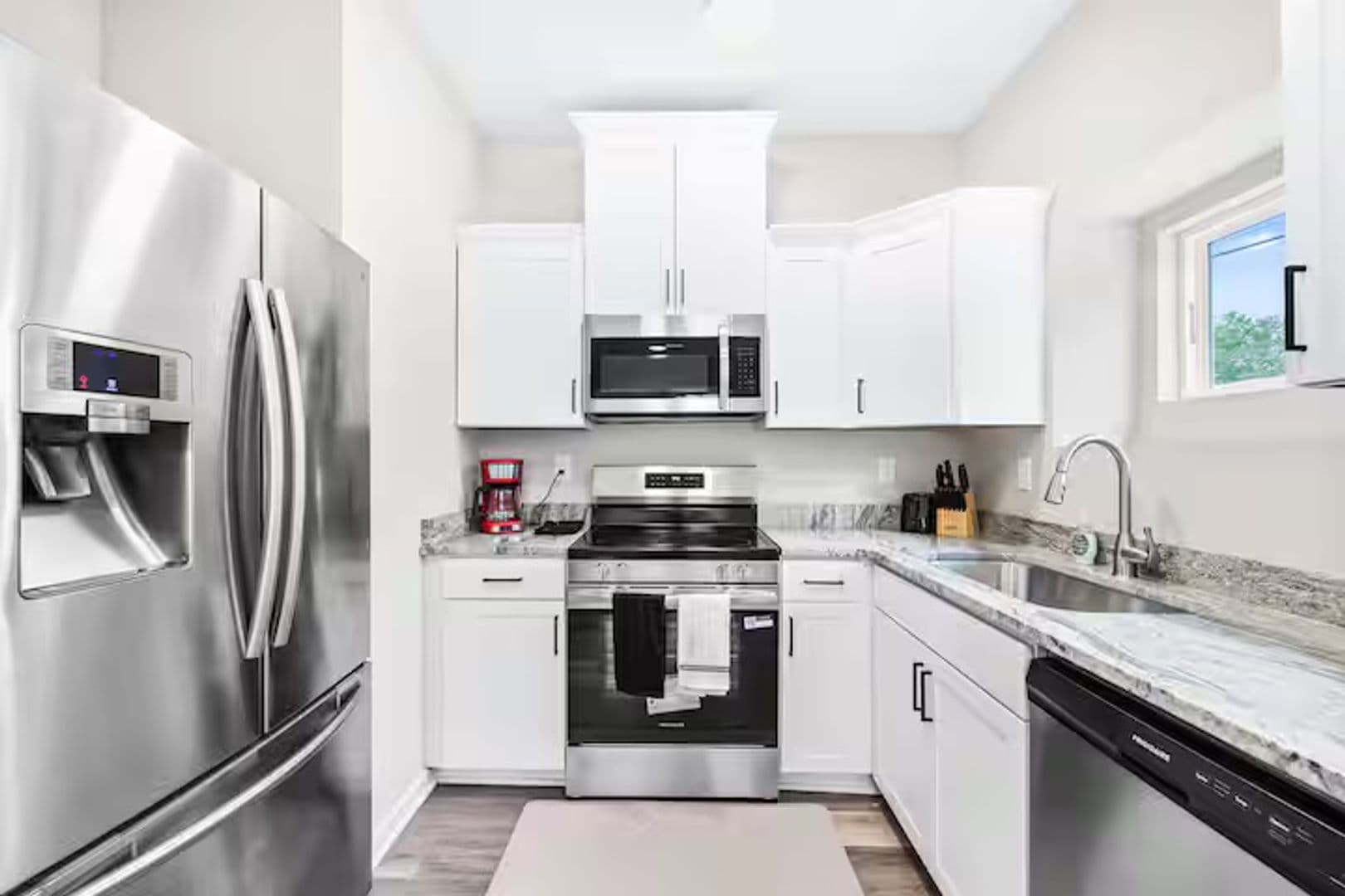 Clover House: 102 Mobley St