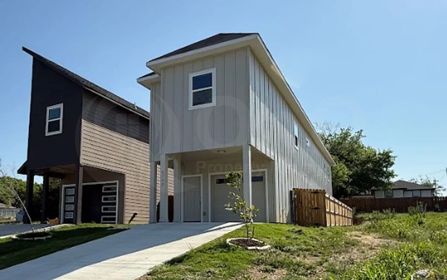 Dallas House: 6702 S Lancaster Rd