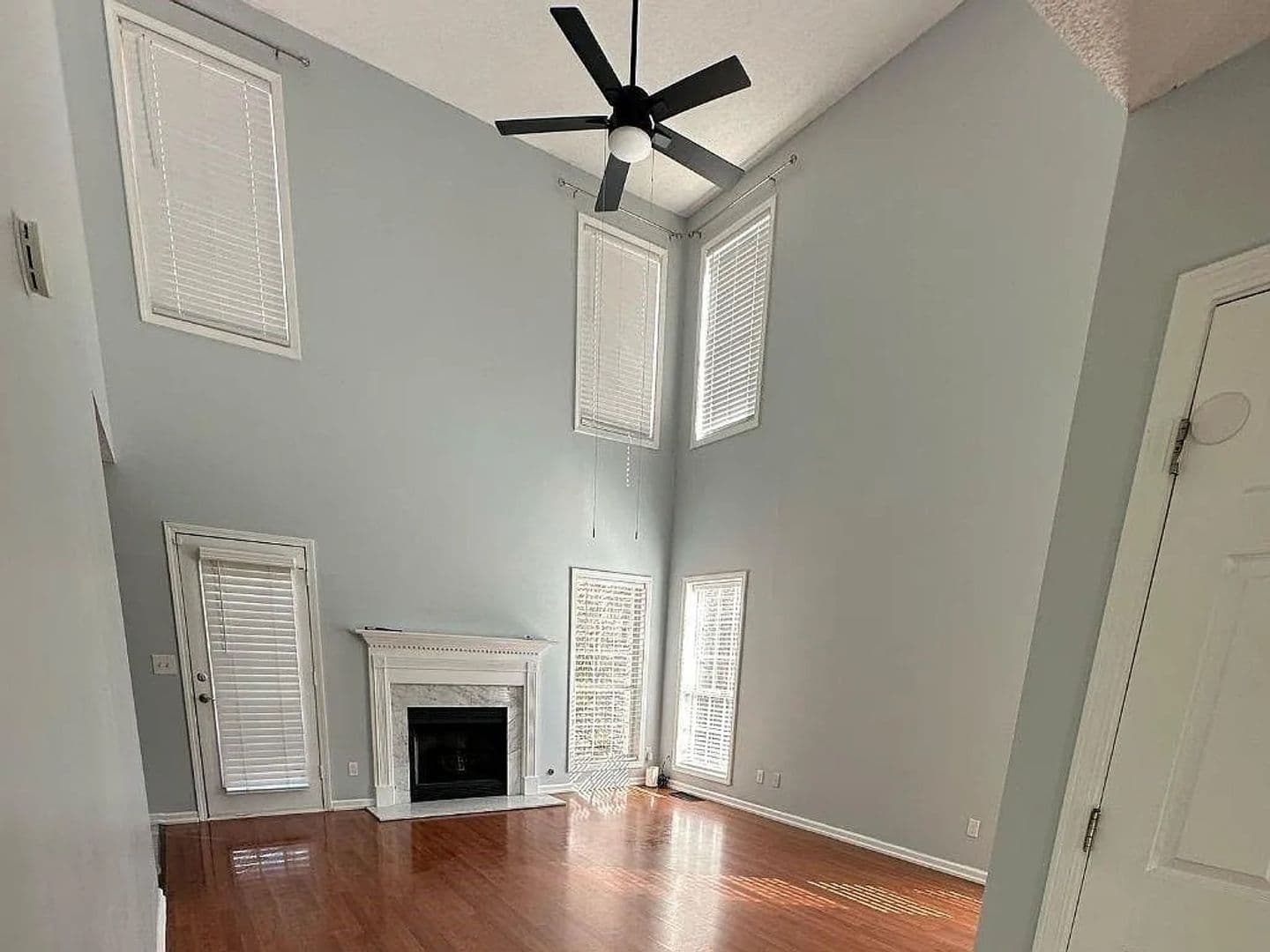 Grayson House: 1261 Lakeview Rd