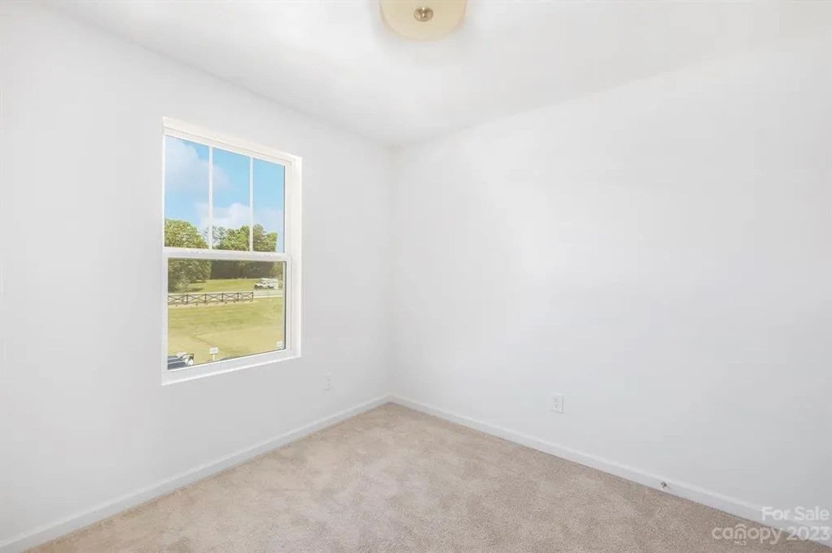 Charlotte House: 15128 Scoter St