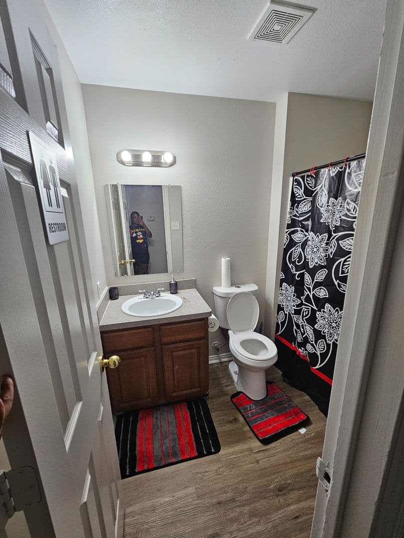 Fort Worth House: 1702 Stalcup Rd