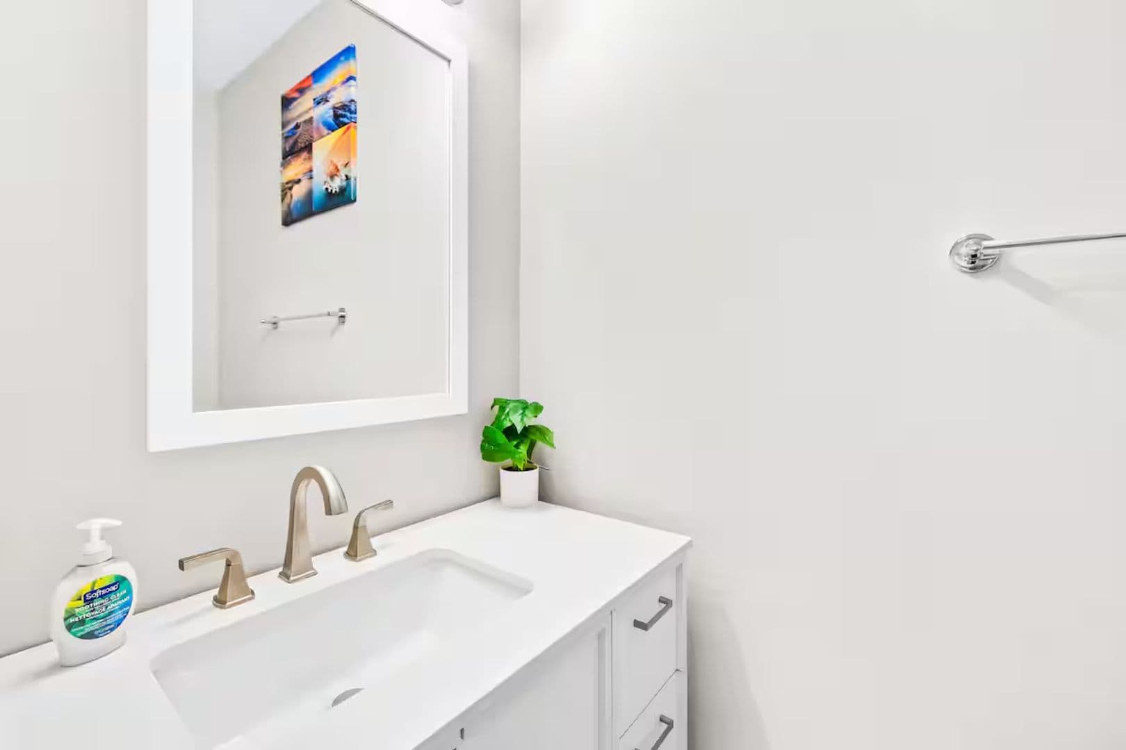 Clover House: 102 Mobley St